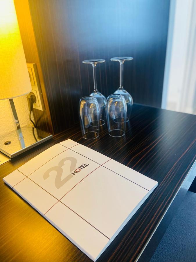 22 Hotel *