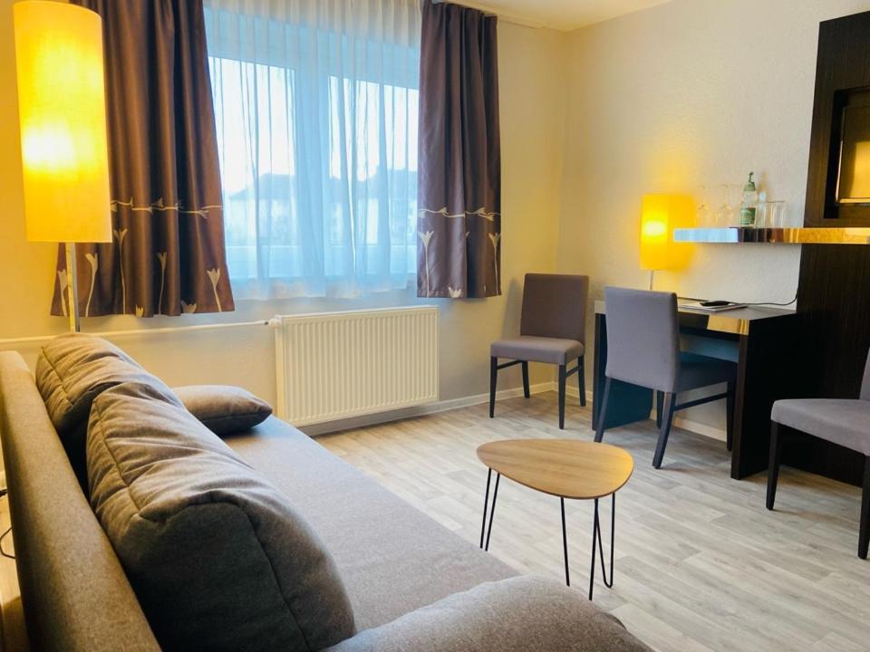 22 Hotel *